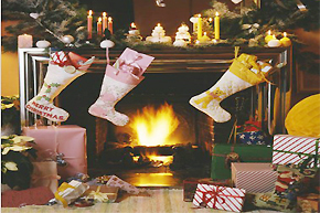 礼品堆出丰富感_4个圣诞壁炉装饰方案